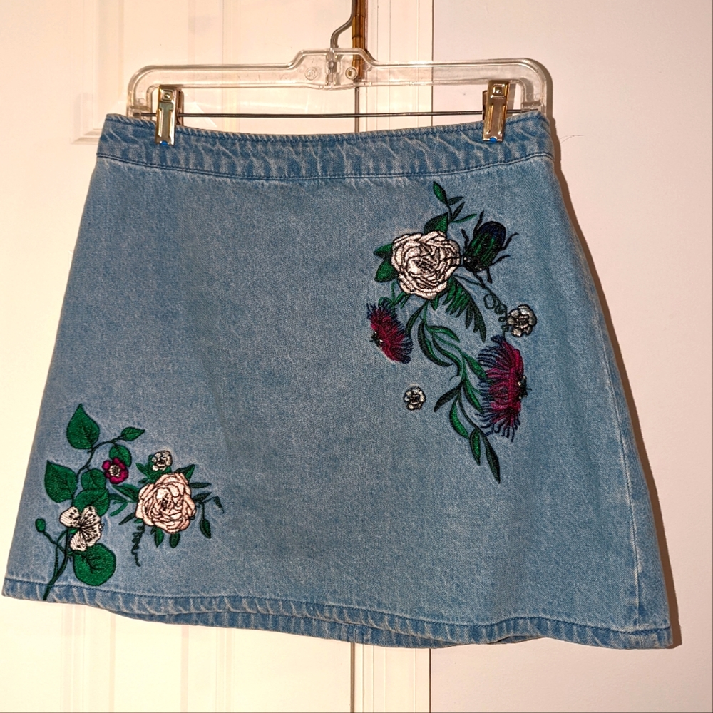H&M Coachella Collection embroidered jean skirt. Size 10
